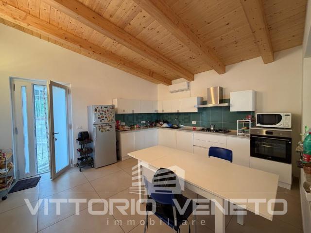 Villetta bifamiliare in vendita di 242 m² in Via Difesa, 134