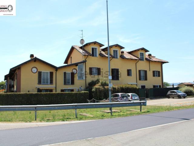 Villetta bifamiliare in vendita di 247 m² in Via Giosuè Carducci, 38