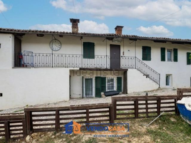 Villetta bifamiliare in vendita di 247 m² in Via Oltre Tanaro, 8