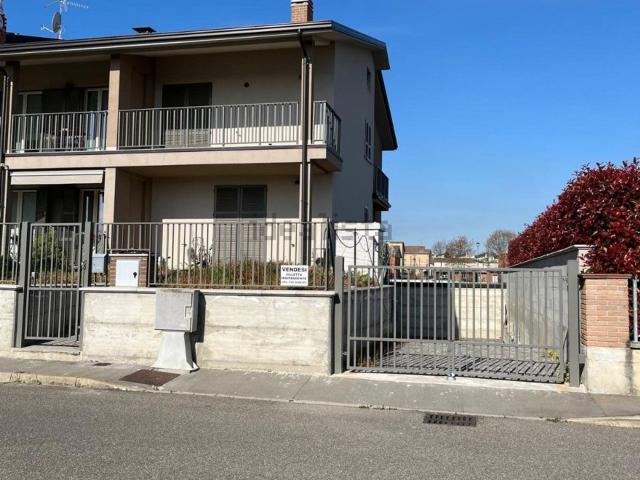 Villetta bifamiliare in vendita di 247 m² in Via Fratelli Cervi