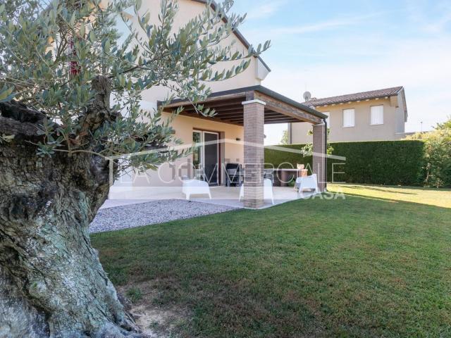 Villetta bifamiliare in vendita di 247 m²