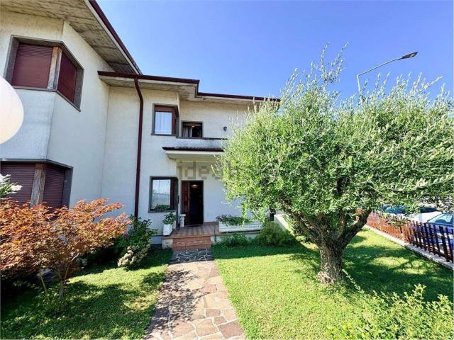 Villetta bifamiliare in vendita di 247 m²