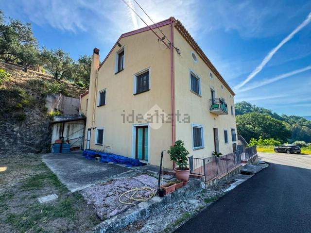Villetta bifamiliare in vendita di 245 m² in Contrada Passa Morrone, 5