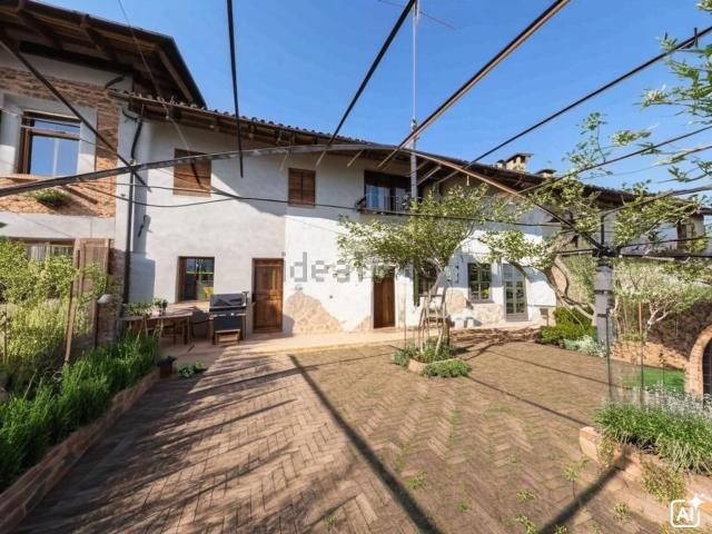 Villetta bifamiliare in vendita di 245 m² in Strada Monvicino, 32