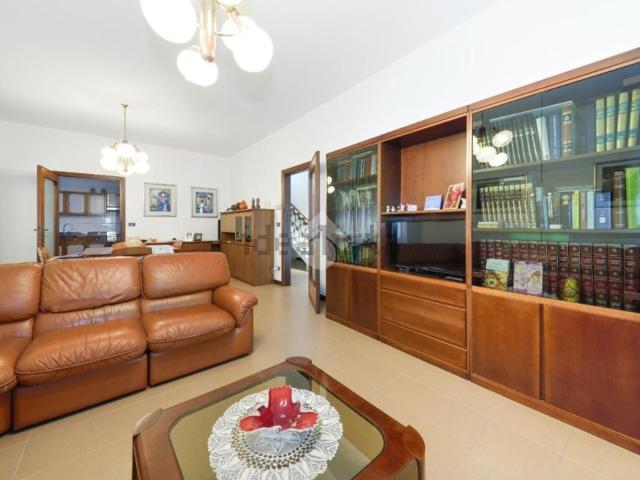 Villetta bifamiliare in vendita di 245 m² in Via Caravaggio, 52
