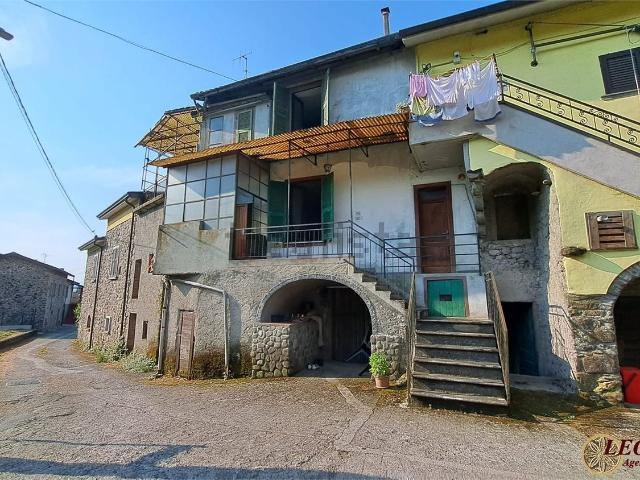 Villetta bifamiliare in vendita di 245 m² in Via Casello, 48