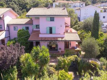 Villetta bifamiliare in vendita di 245 m² in Via del Pino