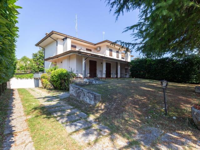 Villetta bifamiliare in vendita di 245 m² in Via G. Mazzini, 47