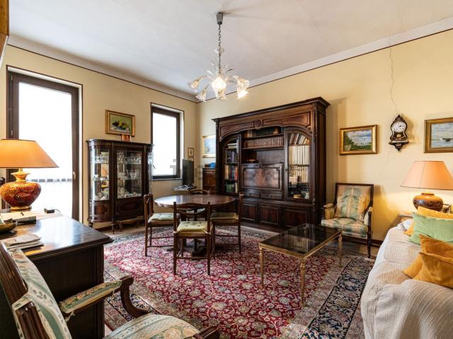 Villetta bifamiliare in vendita di 245 m² in Via Macallè, 27