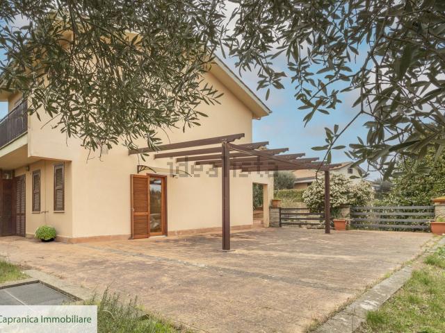 Villetta bifamiliare in vendita di 245 m² in Via Montecolle