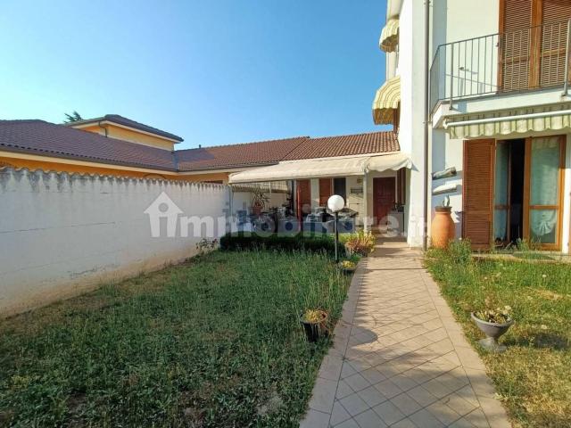 Villetta bifamiliare in vendita di 245 m² in Via Mondovì, 13