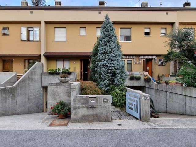 Villetta bifamiliare in vendita di 245 m² in Via San Rocco, 254