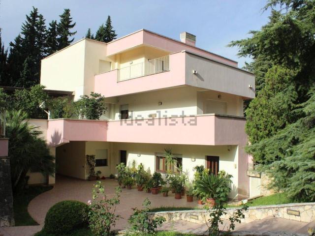 Villetta bifamiliare in vendita di 246 m² in Via Cartagine, 28