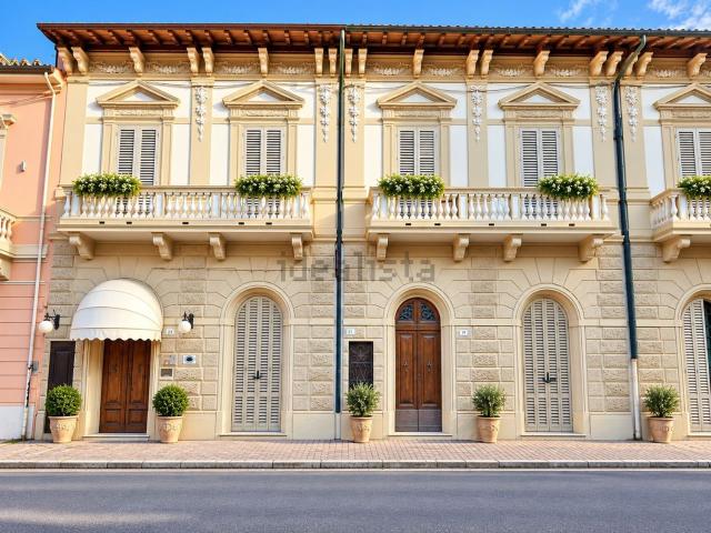 Villetta bifamiliare in vendita di 246 m² in Via Francesco Carrara, 21