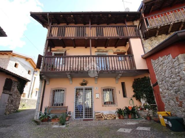 Villetta bifamiliare in vendita di 248 m² in Borgo San Pietro, 36