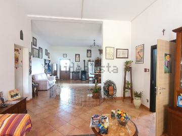 Villetta bifamiliare in vendita di 248 m² in Via Idris Faccini, 73