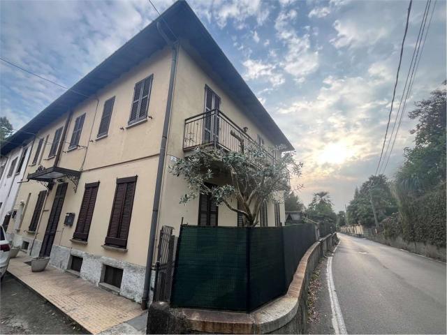 Villetta bifamiliare in vendita di 249 m² in Via Cesare Battisti