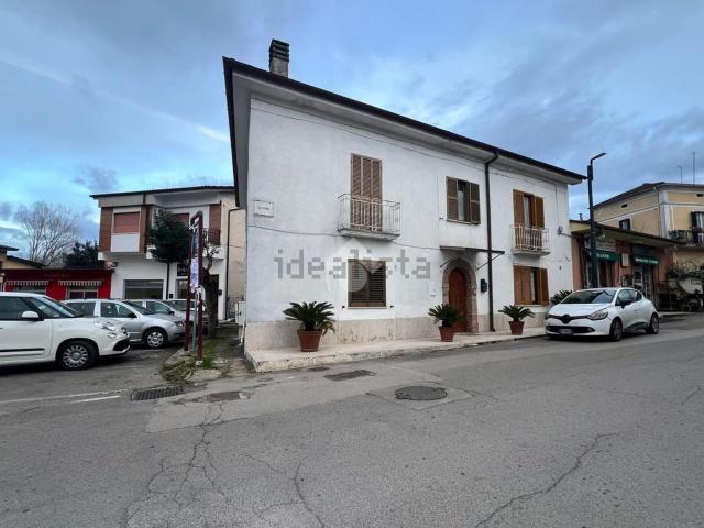 Villetta bifamiliare in vendita di 249 m² in Via Roma, 3