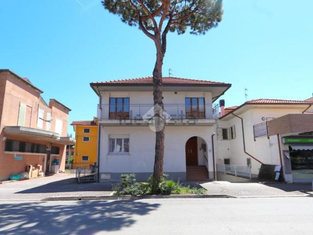 Villetta bifamiliare in vendita di 249 m² in Via Roma, 549