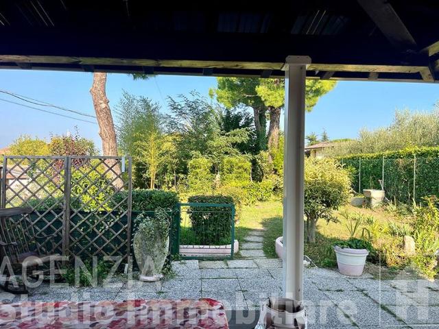 Villetta bifamiliare in vendita di 249 m² in Via Sotto Monte Tapino