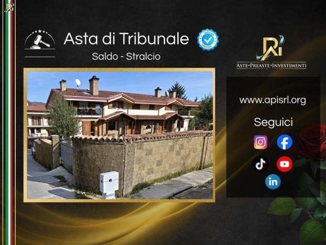 Villetta bifamiliare in vendita di 253 m² in Via Aldo Moro, 23