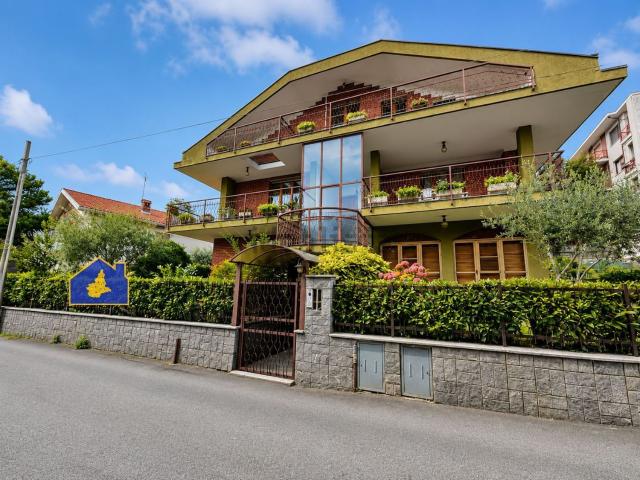 Villetta bifamiliare in vendita di 253 m² in Via Redipuglia