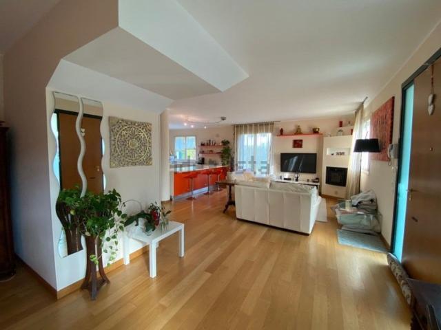 Villetta bifamiliare in vendita di 253 m²