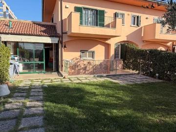 Villetta bifamiliare in vendita di 250 m² in Borgo Complesso Residenziale Il, 50