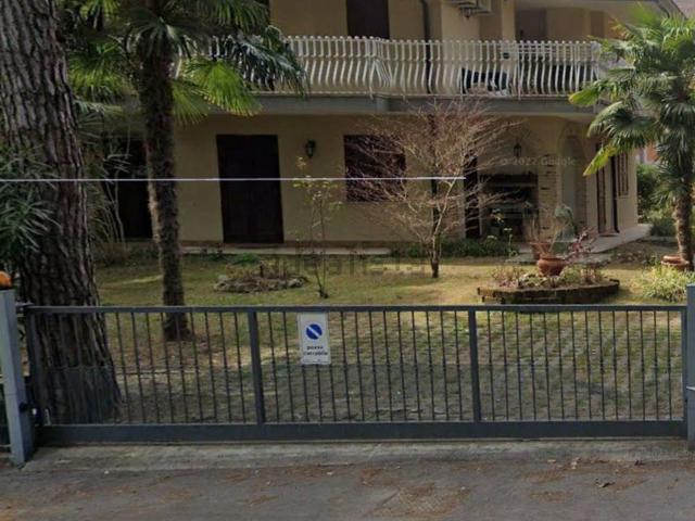 Villetta bifamiliare in vendita di 250 m² in Calle Leonardo, 40
