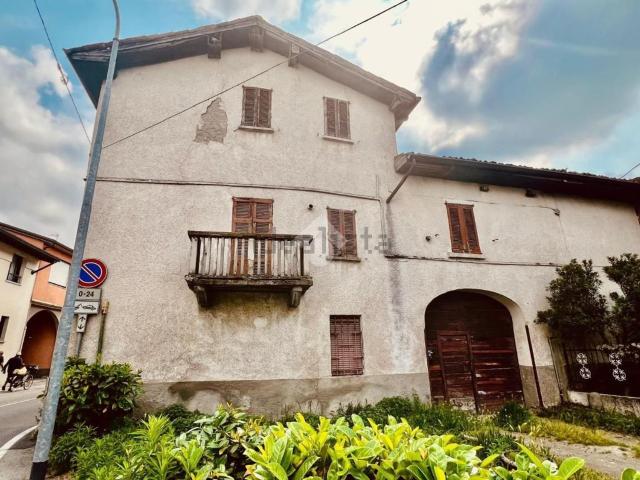 Villetta bifamiliare in vendita di 250 m² in Circonvallazione Porta Nuova, 14