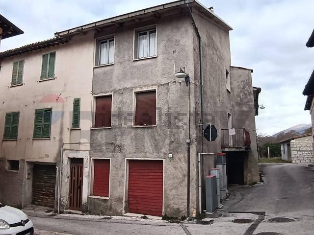 Villetta bifamiliare in vendita di 250 m² in Frazione Rigali, 42
