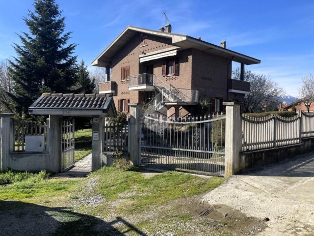 Villetta bifamiliare in vendita di 250 m² in Strada Biellese, 36