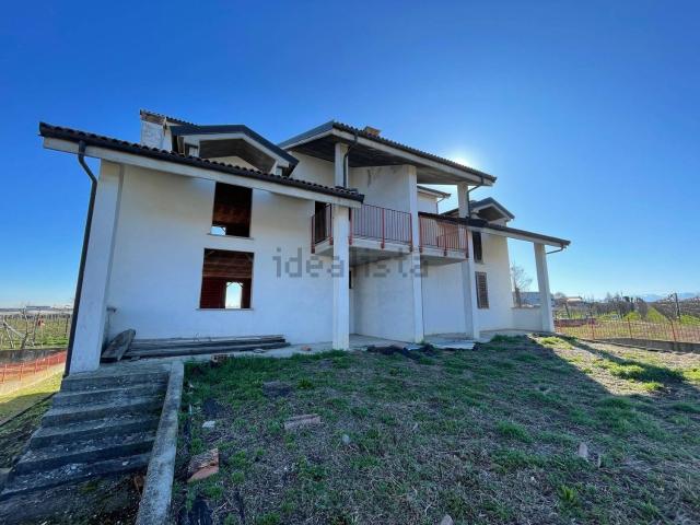 Villetta bifamiliare in vendita di 188 m² in Via 25 Aprile, 1
