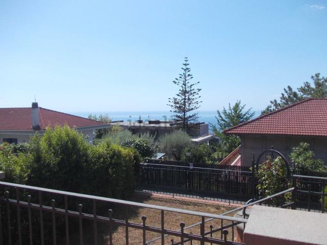 Villetta bifamiliare in vendita di 250 m² in Via Taormina