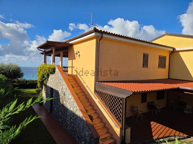 Villetta bifamiliare in vendita di 250 m² in Via Tredoliche, 41