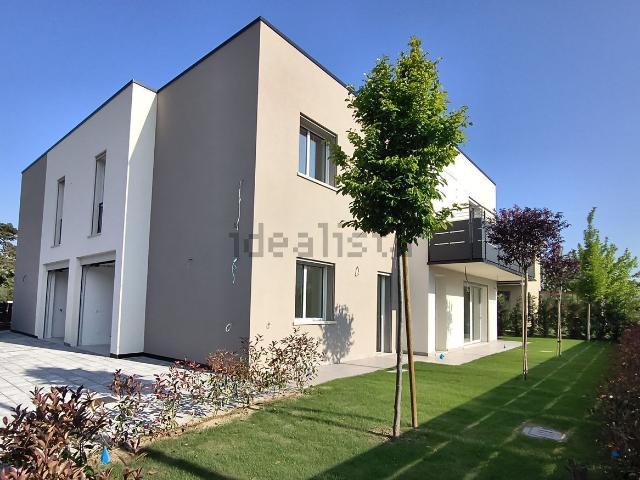 Villetta bifamiliare in vendita di 250 m² in Via Vigonovese, 143