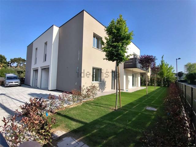 Villetta bifamiliare in vendita di 250 m² in Via Vigonovese