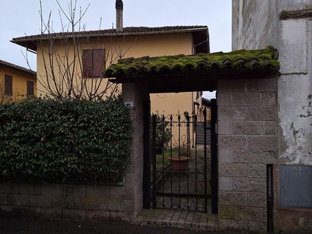 Villetta bifamiliare in vendita di 250 m² in Via Alagna, 136
