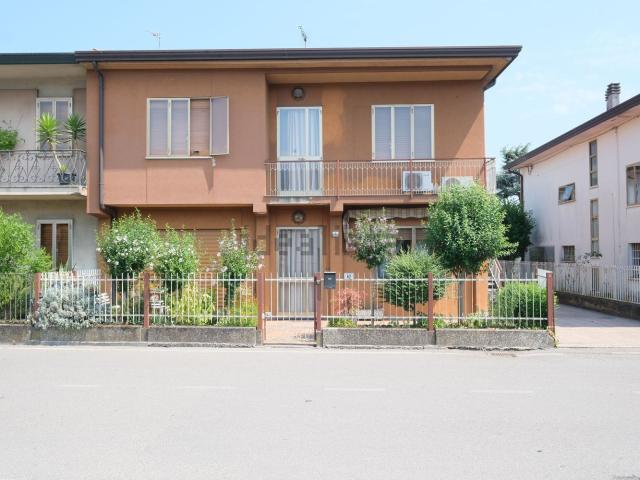 Villetta bifamiliare in vendita di 250 m² in Via Alcide De Gasperi