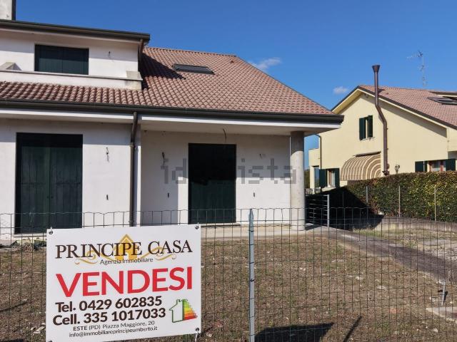Villetta bifamiliare in vendita di 250 m² in Via Aldo Moro