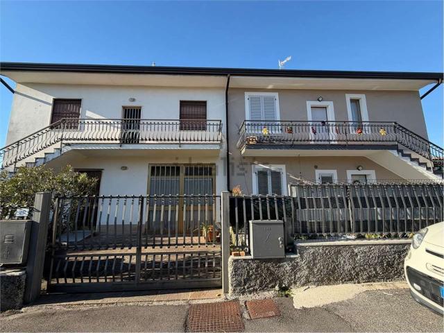 Villetta bifamiliare in vendita di 250 m² in Via Antonio Capri