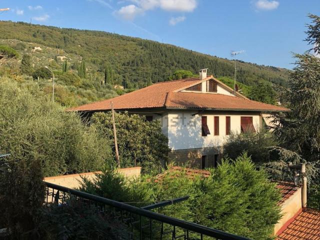 Villetta bifamiliare in vendita di 250 m² in Via Antonio Labriola, 20