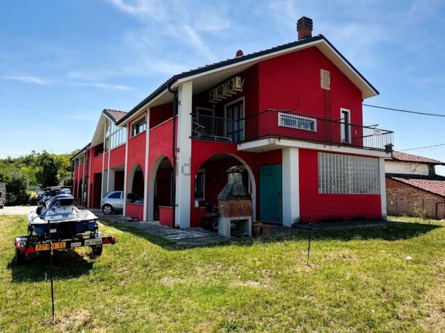Villetta bifamiliare in vendita di 250 m² in Via Asti, 10
