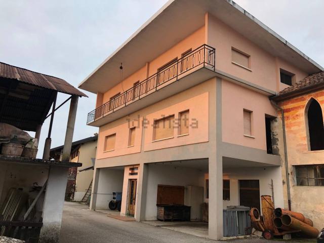 Villetta bifamiliare in vendita di 250 m² in Via Battaglion Spluga