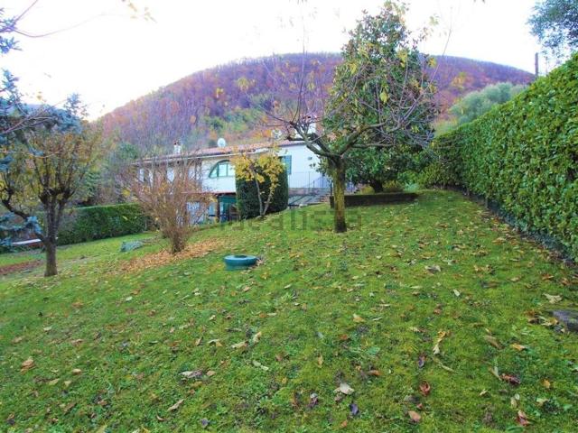 Villetta bifamiliare in vendita di 250 m² in Via Belvedere