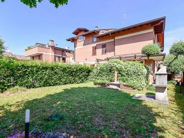 Villetta bifamiliare in vendita di 250 m² in Via C. Porta, 33