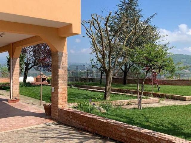 Villetta bifamiliare in vendita di 250 m² in Via Campo Sportivo, 38