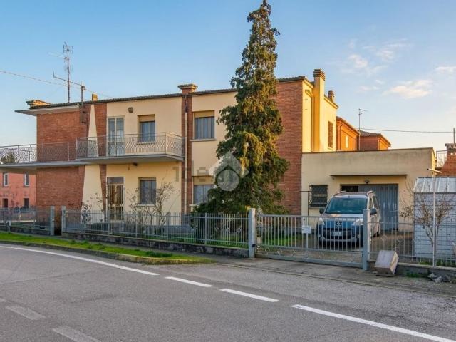 Villetta bifamiliare in vendita di 250 m² in Via Canal Bianco, 33