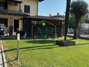 Villetta bifamiliare in vendita di 250 m² in Via Cella, 50