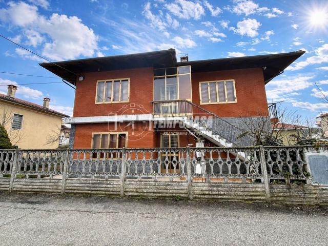 Villetta bifamiliare in vendita di 250 m² in Via Cervino